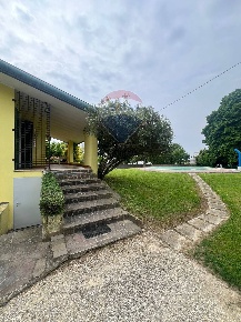 Foto Villa singola a Loreggia Centro di 350 m² con 6 locali in vendita