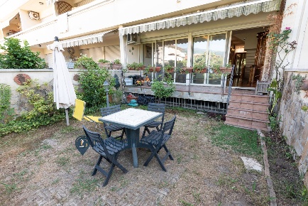 Foto Villa a schiera in Via Bologna, Luni di 148 m² con 4 locali in vendita
