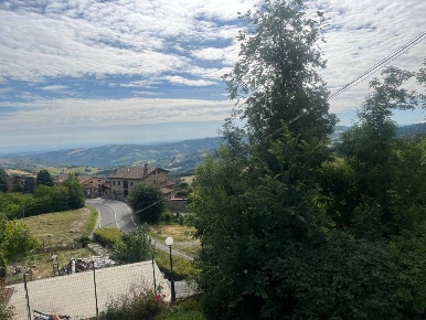 Foto Villa singola a Serramazzoni di 350 m² con 12 locali in vendita