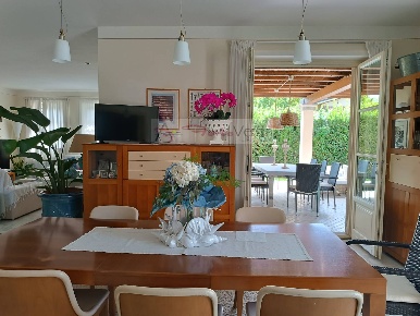 Foto Villa unifamiliare a Forte dei Marmi Caranna di 400 m² con 14 locali