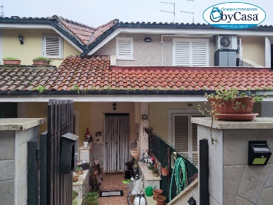 Foto Villa a schiera in via roma, Manziana in vendita