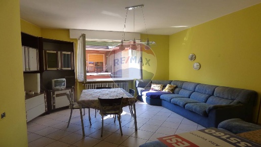 Foto Appartamento in viale Garibaldi, Laveno-Mombello Laveno di 100 m²