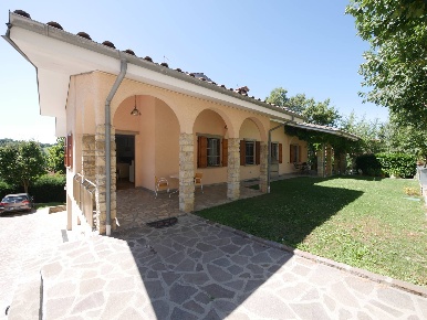 Foto Appartamento in Piazza Torquato tasso, Serramazzoni di 160 m²