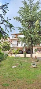 Foto Villa bifamiliare in Via Aldo Moro, Loreto Aprutino Centro di 340 m²
