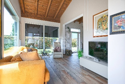 Foto Villa unifamiliare in Via Orsini, Nepi di 95 m² con 4 locali