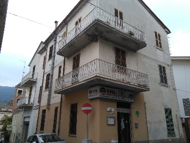 Foto Appartamento in Via Cavour, Montorio al Vomano Centro di 200 m²