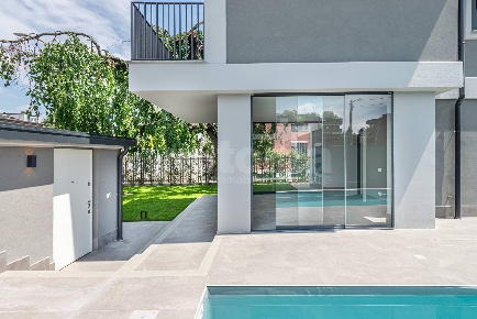 Foto Villa unifamiliare in Via Achille Grandi, Vedano al Lambro di 192 m²