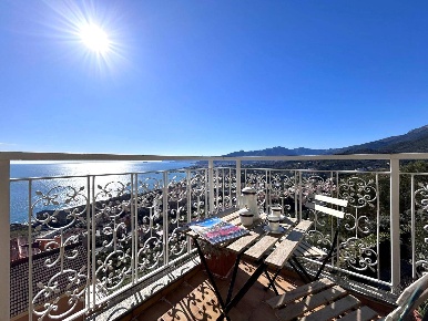 Foto Appartamento in Via Piave, Pietra Ligure di 166 m² con 9 locali