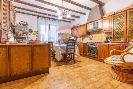 Foto Appartamento a Besozzo Centro di 144 m² con 6 locali in vendita
