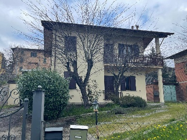 Foto Villa bifamiliare in Via Don Achille Vecchiati, Serramazzoni di 195 m²