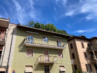 Foto Appartamento in via Mazzini, Zogno Centro di 150 m² con 4 locali
