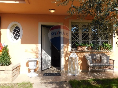 Foto Villa bifamiliare a Massa e Cozzile Margine Coperta Traversagna
