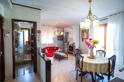 Foto Appartamento in Via Guglielmo Marconi, Viagrande Centro di 154 m²