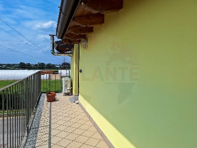 Foto Appartamento in Via San Pietro, Cologne di 60 m² con 3 locali