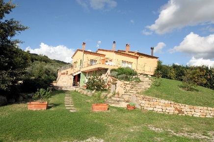 Foto Villa bifamiliare a Roccastrada Sassofortino di 195 m² con 6 locali