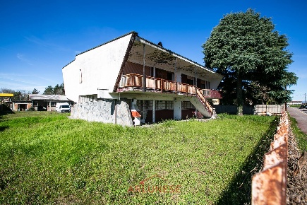 Foto Villa singola in via torino, Inveruno Centro di 360 m² con 6 locali