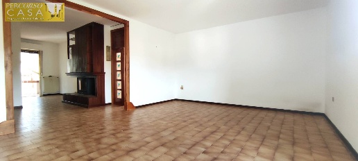 Foto Appartamento in Via Degli Abeti, Montorio al Vomano Centro di 135 m²
