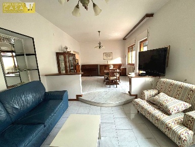 Foto Appartamento in Via dei Mille, Montorio al Vomano Centro di 150 m²