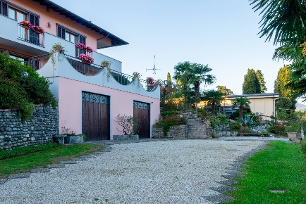 Foto Villa singola in Via Guglielmo Marconi, Besozzo Centro di 360 m²