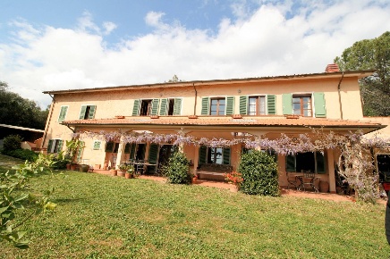 Foto Villa singola a Roccastrada di 350 m² con 10 locali in vendita