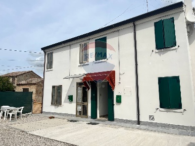 Foto Appartamento in Via Fossa, Riva del Po Alberone di 98 m² con 5 locali