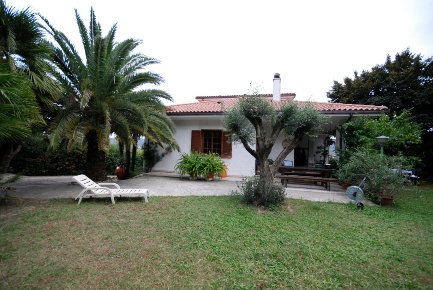 Foto Villa singola a Spinetoli Pagliare di 400 m² con 12 locali in vendita