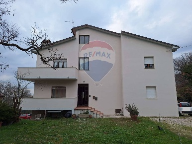 Foto Villa bifamiliare in Via Collecchio, Trevi in vendita