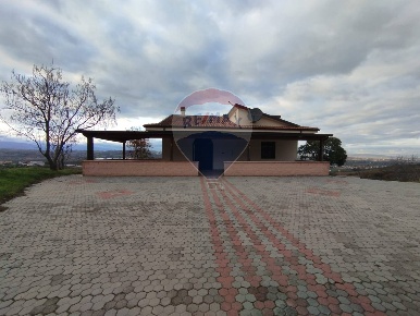 Foto Villa singola in cacce, San Marco Argentano di 230 m² con 7 locali