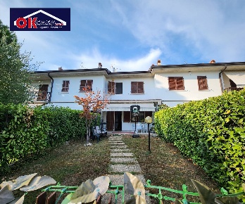 Foto Villa a schiera in via sauro, Sirmione Centro di 170 m² con 5 locali