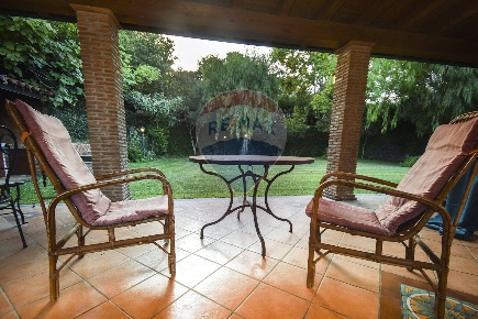 Foto Villa singola a Viagrande di 330 m² con 8 locali in vendita