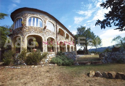 Foto Villa singola a Roccastrada Centro di 700 m² con 17 locali in vendita