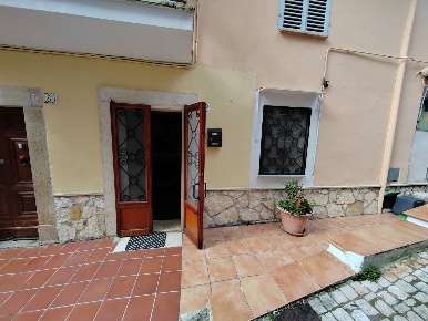 Foto Appartamento in Via Borgo S. Antonio, Sonnino di 100 m² con 7 locali