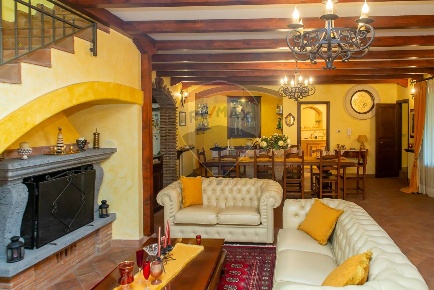 Foto Villa singola in via Garibaldi, Viagrande Centro di 250 m² in vendita