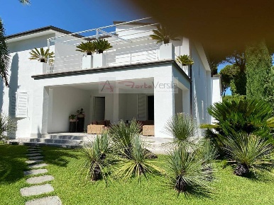 Foto Villa unifamiliare a Forte dei Marmi Roma Imperiale di 450 m²