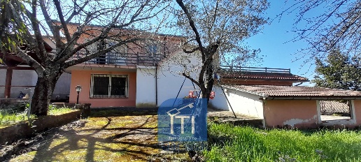 Foto Villa singola in Via Noceromana, Cervaro di 200 m² con 8 locali