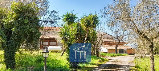 Foto Villa singola in Via Noceromana, Cervaro di 200 m² con 8 locali