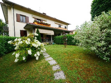 Foto Appartamento in Via giardini nord, Serramazzoni di 120 m² con 4 locali