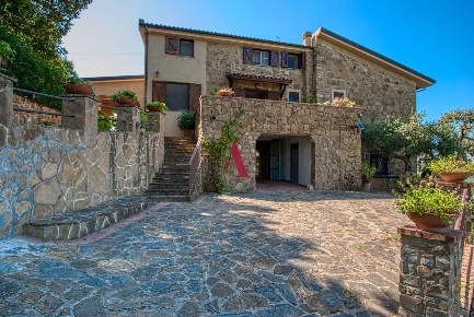 Foto Villa singola a Castellabate di 287 m² con 13 locali in vendita