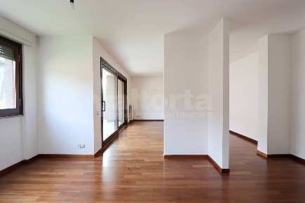 Foto Appartamento in Via Cesare Battisti, Vedano al Lambro di 149 m²