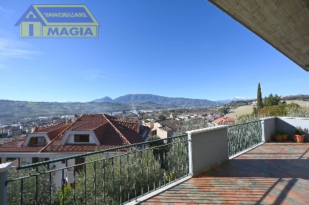 Foto Villa singola a Castel di Lama Piattoni Villa Sant'Antonio di 450 m²