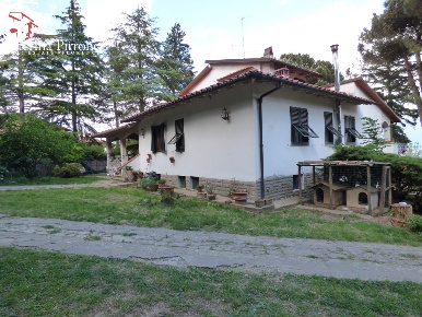 Foto Villa unifamiliare in strada vicinale di Fico e Faeto snc, di 350 m²