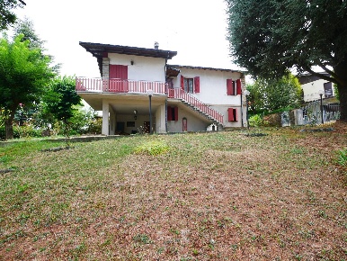 Foto Villa bifamiliare in Piazza Torquato Tasso, Serramazzoni di 220 m²