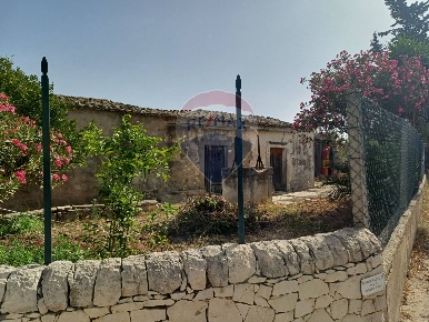 Foto Villa unifamiliare a Chiaramonte Gulfi Centro di 110 m² con 6 locali