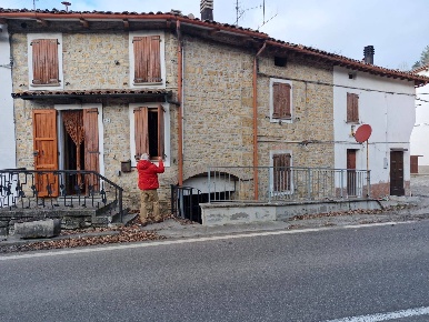 Foto Appartamento in Via giardini sud, Serramazzoni di 125 m² con 6 locali