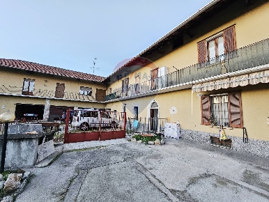 Foto Villa a schiera in VIA GOLASECCA, Vergiate Centro in vendita