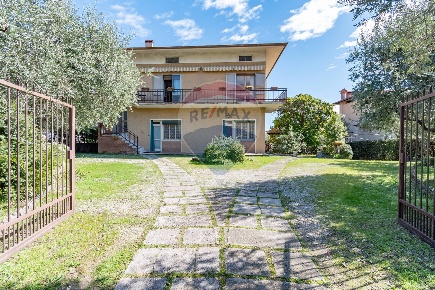 Foto Villa unifamiliare in Via Statale, Toscolano-Maderno Toscolano Maderno