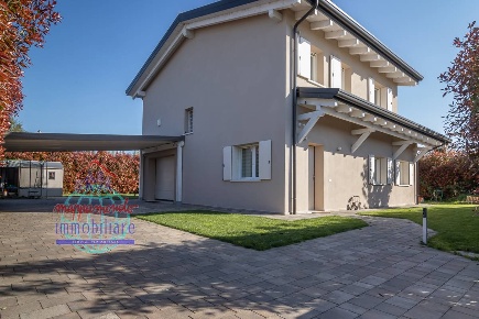 Foto Villa singola in VIA PRADOLE, Pieve di Cento di 180 m² con 5 locali