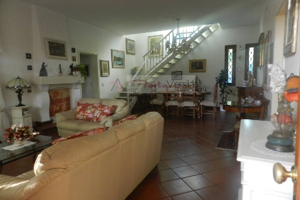 Foto Villa singola a Forte dei Marmi Centro di 300 m² con 11 locali