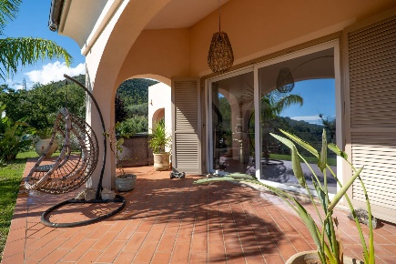Foto Villa singola in Via San Sebastiano, Pietra Ligure di 195 m²
