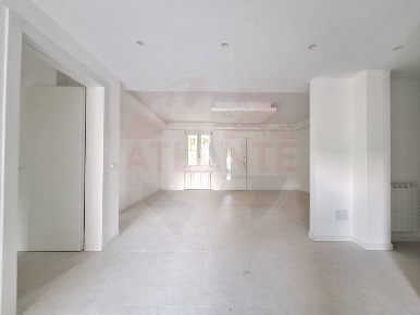Foto Appartamento in Via Croce, Cologne Centro di 120 m² con 3 locali